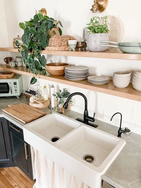 Our families review of the Ikea Havsen Apron Front Double Bowl Farmhouse style sink 2021 #farmhousesinkreview #ikeaapronfrontsink #ikeasinkreview #budgetfarmhousesink #cheapfarmhousesink #modernfarmhoousekitchen #farmhoousekitchen #farmhousekitchensink Diy Cozinha, Dapur Rustic, Long Narrow Kitchen, Rustic Kitchen Cabinets, Kabinet Dapur, Rustic Modern Kitchen, Open Kitchen Shelves, Kitchen Decor Modern, Rustic Kitchen Decor