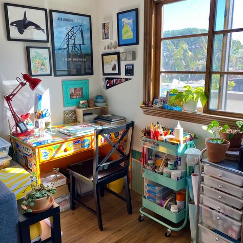 Small Craft Organization, Cozy Craft Room Reading Nooks, Desk For Craft Room, Art Area For Adults, Art Corner Studio Small Spaces, Art Studio Bedroom Ideas Small Spaces, Small Apartment Art Studio, Art Corner Bedroom Small Spaces, Organized House Aesthetic