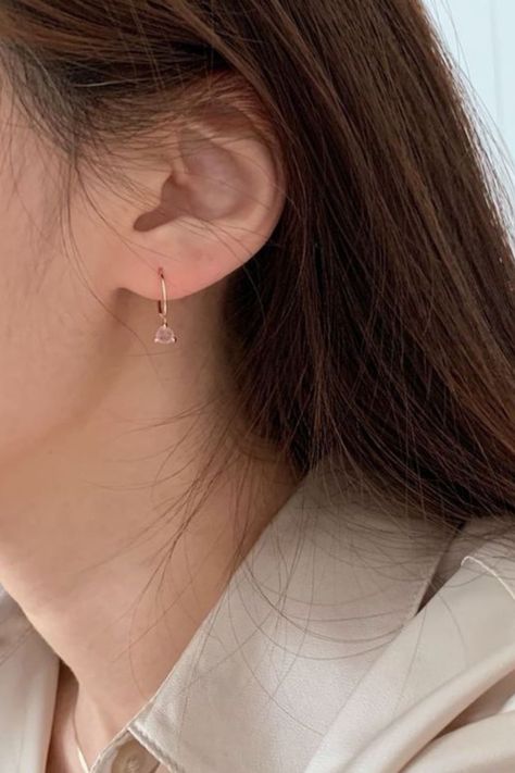 Minimal Gold Earrings Aesthetic, Cute Gold Earrings Minimalist, Aesthetic Dainty Jewelry, Anting Korean Style Simple, Minimal Earrings Aesthetic, Rose Gold Earrings Aesthetic, Aesthetic Korean Jewelry, Minimal Jewellery Aesthetic, Cute Charm Earrings