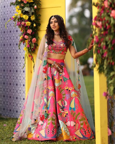 AISHA RAO on Instagram: “Our client @bhoomiparekh26 in our Fuschia Pink Razzmatazz appliquéd and embellished lehenga and choli paired with a tulle cutwork dupatta.…” Fuschia Pink Lehenga, Haldi Ceremony Pink Outfit, Haldi Carnival Outfit, Mehandi Outfit Ideas, Pink Haldi Outfit, Latest Lehenga Design 2024, Unique Mehendi Outfits For Bride, Mehendi Function Outfit, Haldi Ceremony Outfit For Bride Unique