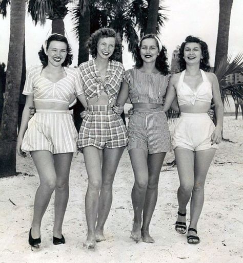 i need to find a 40's summer outfit like this! 40s Mode, Vintage Playsuit, Four Women, Fashion 1940s, Vintage Swimwear, 1950s Style, Vintage Swimsuits, 40s Fashion, 1940s Fashion