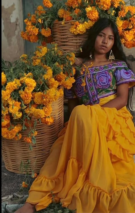 Latina Aesthetic, Mexican Culture Art, Mexican Fashion, Mexican Outfit, Mexican Girl, Mexican Dresses, Mexican Culture, Shooting Photo, Pose Reference Photo