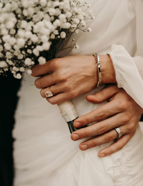 Lowkey Wedding Pictures, Wedding Photoshoot Rings, Wedding Photos Husband And Wife, Forehead Kiss Wedding Photo, Newly Wed Photos, First Touch Photos Weddings, Bride Reveal To Groom Photos Wedding Day, Detailed Wedding Photos Ring Shots, Passionate Wedding Photos