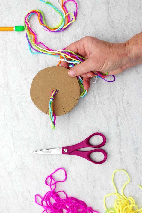 Make a DIY Round Friendship Bracelet with a Cardboard Loom. So easy and the braided round bracelet looks awesome! A great friendship gift! #WelcometoNanas #FriendshipBracelet #CardboardLoomCraft #MakeAFriendshipBracelet Yarn Bracelets Patterns Easy, Easy Diy Bracelets With String, Bracelet Braiding, Cardboard Disc Friendship Bracelet, Cardboard Circle Bracelet, How To Make A Friendship Bracelet With Cardboard, Handmade Round Bracelets For Friendship, Cardboard Loom Bracelet, Bracelet Cardboard Circle