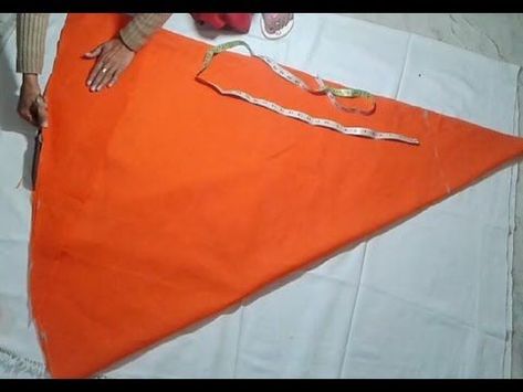 Best 12 Step by step tutorial on how to make a circle skirt with two seams, an elastic waist, and pockets. – SkillOfKing.Com Pola Rok, Baby Dress Diy, Umbrella Dress, Long Umbrella, Long Dress Patterns, Skirts Long, Stitching Dresses, Umbrella Skirt, Skirt Tutorial