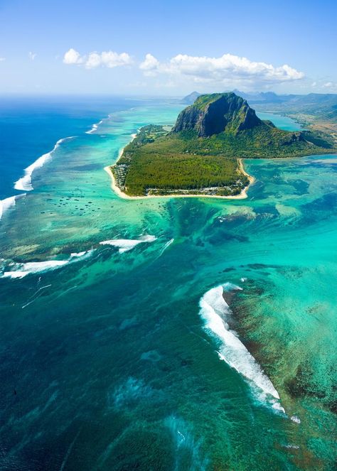 Best beach destination in #November Cheap Caribbean Vacations, Mauritius Island, African Travel, Caribbean Vacations, Winter Vacation, Best Places To Travel, Summer Travel, Mauritius, The Caribbean