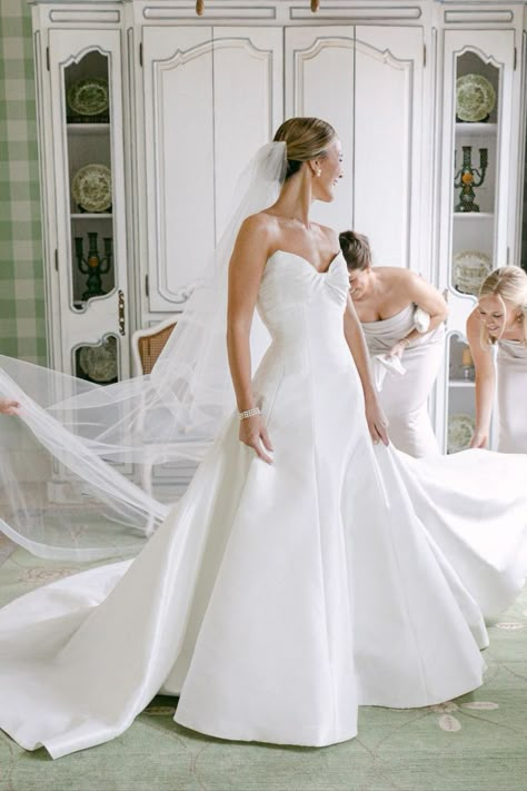 Anne Barge bride said "I do" in Perola, a classic strapless wedding gown. Follow Anne Barge on instagram for more wedding inspiration! Southern Wedding Dresses, Day Gown, Saint Simons Island, Strapless Wedding Gown, Bridal Atelier, Anne Barge, Bridal Store, Classic Southern, Coastal Wedding