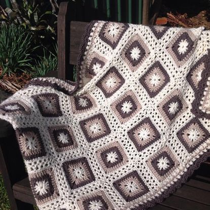 Tri-colour blanket of brown, beige and cream granny squares Cream Granny Square, Crochet Small Business, Crochet Things To Make, Hekel Patrone, Brown Blanket, Square Crochet Pattern, Blanket Ideas, Granny Square Blanket, Square Blanket