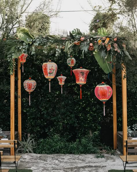 The Ceremony Setup Viet Wedding, Wedding Decoration Checklist, Vintage Chinese Lanterns, Chinese Wedding Favors, Vietnamese Tea Ceremony, Tea Ceremony Wedding, Vietnamese Tea, Chinese Celebrations, Wedding Tea Ceremony