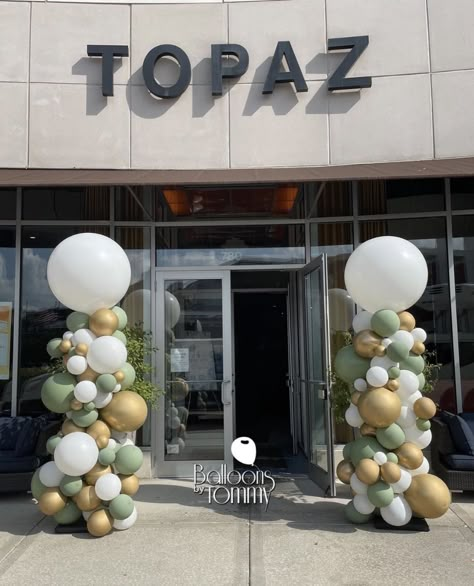 Side Balloon Arch, Entryway Balloon Decor, Restaurant Balloon Decor, Open House Balloon Ideas, Arc Ballons Decoration, Ballon Marquee, Balloon Entrance Arch, Conference Balloon Decor, Balloons On Pillars