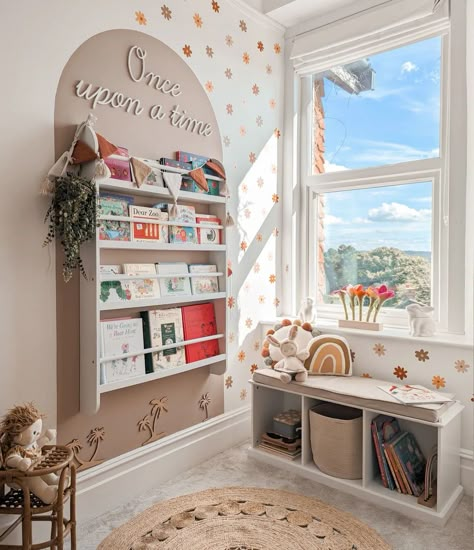 Kids Room Desk Ideas, Small Kids Rooms, Room Desk Ideas, Kids Room Desk, Vibrant Color Schemes, Small Playroom, Creative Desk, Small Kids Room, Kids Rooms Inspo