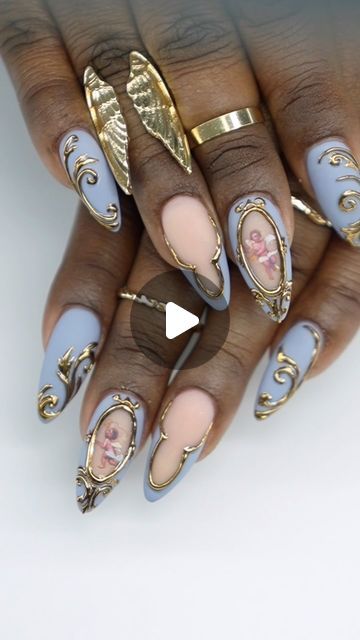 Gilded Age Nails, Gucci Inspired Nails, Dior Foil Nails, Wax Seal Nail Art, Vintage Nail Art Ideas, Angelic Nail Art, Gold Filigree Nails, Cherub Nails Designs, Claw Nails Aesthetic