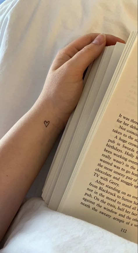 Cute Heart Tattoos On Wrist, Small Dainty Heart Tattoo, 3 Heart Tattoo On Wrist, Mini Heart Tattoo Wrist, Mini Heart On Finger Tattoo, Small Heart Tattoo Placement Ideas, Heart Tattoo On Wrist Ideas, Small Heart Hand Tattoos, Fine Line Heart Tattoo Wrist