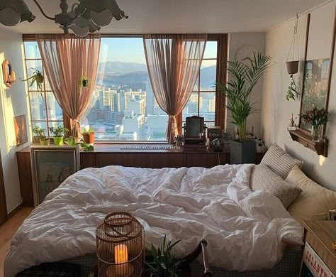 Large Window Room Ideas, Big Bed In A Small Bedroom, Bedroom Big Window Ideas, Studio Apartment Ideas Big Windows, Room With Big Windows Bedrooms Aesthetic, Cozy Bedroom Big Window, Bedroom With A Big Window, Modern Bedroom Big Windows, Small Bedroom Big Window Layout