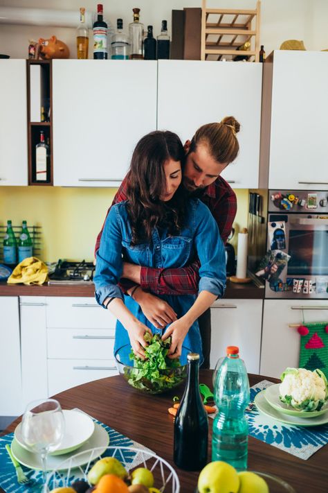 Back Hug Couple Kitchen, Couple In Kitchen Cooking, Couples Cooking Together, Couple Cooking Together Aesthetic, Someone Cooking, Couple In Kitchen, Couple Cooking Together, Arguing Couples, Food In Kitchen