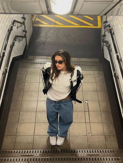 Sunset Outfits, London Subway, Sunset London, 사진 촬영 포즈, Pics Inspo, Looks Street Style, Instagram Photo Inspiration, Winter Fits, Insta Photo Ideas