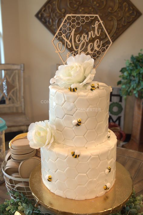 Bee Themed Wedding Cake, Honeycomb Wedding Cake, Meant To Bee Cake, Bee Bridal Shower Cake, Bee Themed Engagement Party, Honeybee Wedding, Bride To Bee Cake, Bridal Shower Honey Theme, Bride To Bee Bridal Shower Ideas Decor