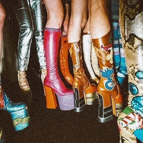 I love the angle of this shot of just the boots, and it looks like an actual ad that Gucci would use for a magazine shot or something. It looks like the models are waiting backstage at a fashion show to walk the runway or they're at a club just standing around mingling. It would be a cool smaller eye level window display. These 70s Platform Shoes, 70s Boots, 70s Mode, 70s Shoes, Patti Hansen, 70s Glam, Disco Fashion, 70s Inspired Fashion, Lauren Hutton