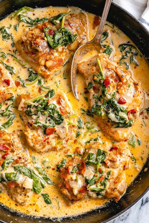 Garlic Butter Chicken with Creamy Spinach and Bacon - #chicken #recipe #eatwell101 - Rich, creamy, and hearty, everyone will love this easy chicken recipe with amazing flavor. - #recipe by #eatwell101® Creamy Garlic Butter Chicken, Chicken With Spinach, Spinach And Bacon, Fancy Fish, Slow Cooker Dinners, Easy Chicken Recipe, Counting Carbs, Chicken Casseroles, Bacon Recipe