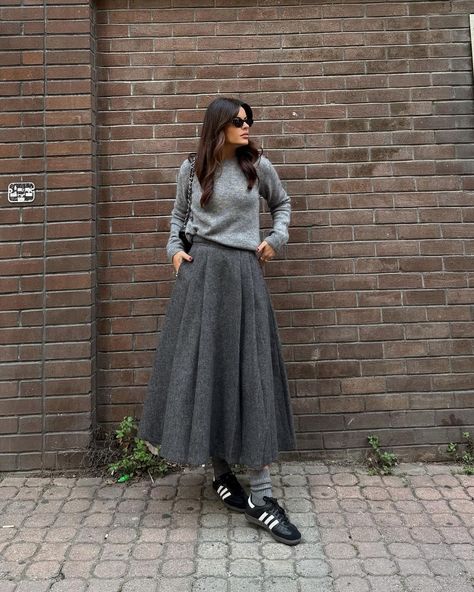 10 Of The Hottest Products On Instagram Right Now Winter Skirt Outfit With Sneakers, Gray Wool Skirt Outfit, Long Skirt With Shirt, Modest Outfits Winter, Wool Skirt Outfit, Gray Skirt Outfit, Long Grey Skirt, Styling Jeans, Long Coat Outfit