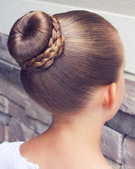 Ballet Bun with braids wrapped around. Ballerina Hairstyles, Beyonce Hairstyles, Ballet Hair, Beyonce Hair, Ballet Hairstyles, Hair In A Bun, Ballet Bun, Competition Hair, Gymnastics Hair