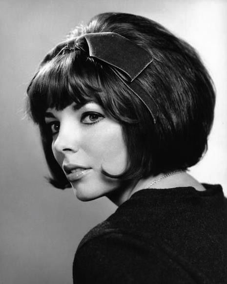 Dame Joan Collins, 1960s Hair, 60s Hair, Really Short Hair, Joan Collins, Vintage Hair, 1960s Fashion, Hair Curlers, Big Hair