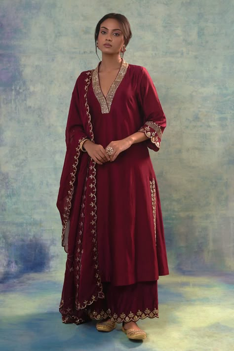 Shop for these amazing collections of Maroon Summer Silk Embroidery Dahlia Sequin V Anarkali Palazzo Set For Women by Sonia Khatri online at Aza Fashions. Organza Palazzo, Tiered Anarkali, V Neck Anarkali, Maroon Suit, Silk Anarkali, Trendy Outfits Indian, Scallop Border, Kurta Neck Design, Indian Dresses Traditional