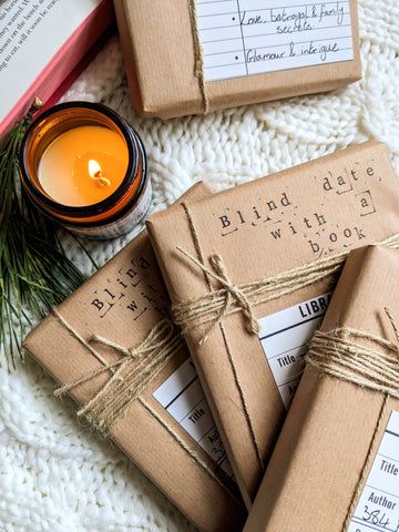 Diy Blind Date With A Book Box Ideas, Diy Date With A Book, Wrap Book With Pocket, Blind Date With A Book Ideas Christmas, Diy Blind Date With A Book, How To Wrap Blind Date With A Book, How To Wrap A Blind Date With A Book, How To Make A Blind Date With A Book, Blind Date Book Ideas