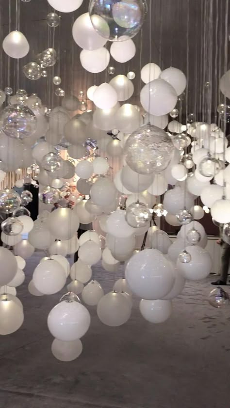 Luxury Birthday Party, White Party Decorations, Decoration Vitrine, Idee Babyshower, 달력 디자인, Wreath Candy, Luxury Birthday, Candy Land Christmas Decorations, Candy Land Christmas Tree