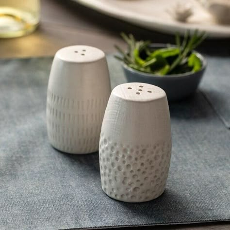 Textured Salt & Pepper Set Modern Kitchen Accessories, Pottery Lessons, Cerámica Ideas, Sculptures Céramiques, Ancient Pottery, Eco Friendly Kitchen, Glaze Ceramics, Pottery Crafts, Salt Shaker