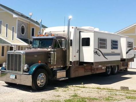 1994 Peterbilt Custom Toterhome -Custom-made RV features a Peter Built semi tractor (does NOT require CDL) that opens into a 32' 2004 Yellowstone Capri camper with 2 slide-outs. - See more at: http://www.rvregistry.com/used-rv/1006111.htm Cool Rvs, Homemade Camper, Rv Motorhomes, Rv Truck, Buying An Rv, Custom Big Rigs, Build A Camper, Cool Campers, Camper Caravan