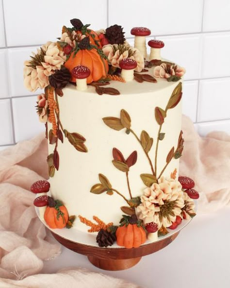 Thanksgiving Birthday Cake Ideas, Fall Cake Decorations, Simple Fall Themed Cakes, Vintage Fall Cake, November Cake Ideas, Fall Decorated Cakes, Thanksgiving Cake Decorating, Fall Cakes Recipes, Fall Birthday Cake Ideas