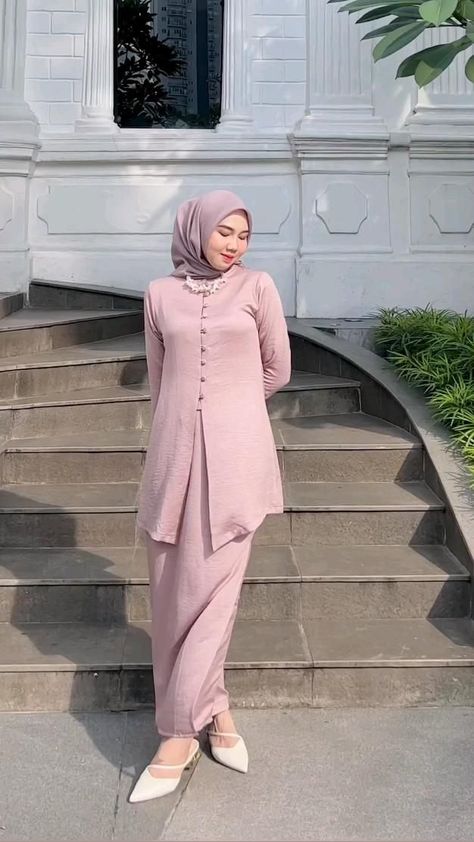 Dress Brokat Modern, Model Dress Kebaya, Kondangan Outfit, Braidsmaid Dresses, Kebaya Modern Dress, Tutorial Hijab Pashmina, Ootd Kondangan, Model Gamis, Kebaya Muslim