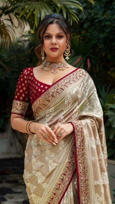 New Trending Sarees Collection, Fancy Sarees Wedding Reception, Saree For Mom, Bridal Sarees For Wedding, Bengali Dress, Wedding Sarees For Bride, Designer Sarees For Wedding, Sari Designs, Sarees For Wedding