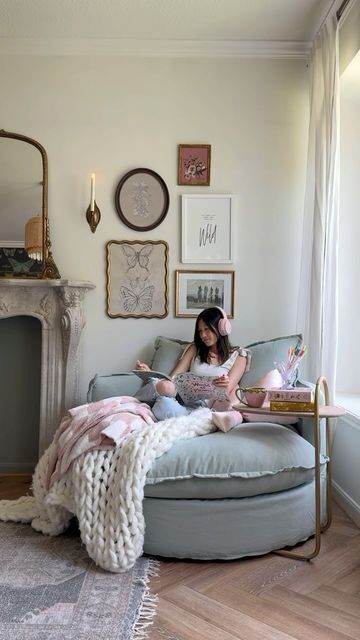 Cozy Reading Corners, Dream Apartment Decor, Cozy Room Decor, Apartment House, Reading Nooks, Apartment Decor Inspiration, Room Makeover Bedroom, Dream Room Inspiration, Reading Corner