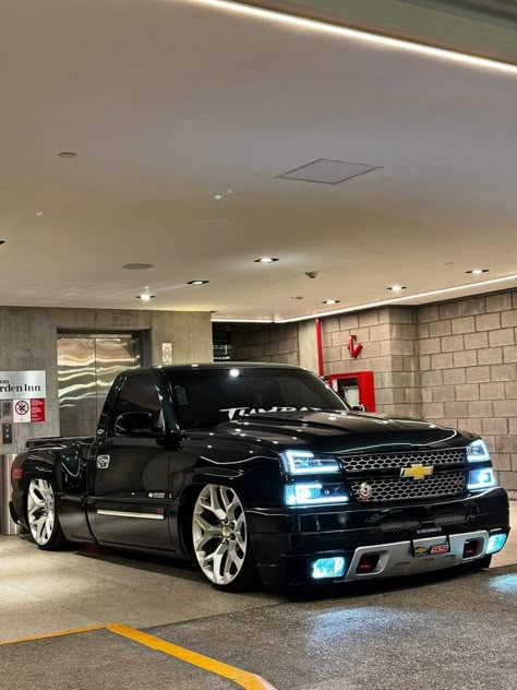 Dropped Chevy Silverado, Low Trucks Wallpaper Iphone, Cateye Chevy Lowered, Gmc Trucks Lowered, Low Rider Trucks Chevrolet, Truck Colors Ideas, Lowered Gmc Sierra 1500, Low Trucks Takuache, Lowered Trucks Wallpaper