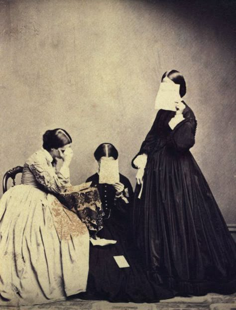 Unknown photographer, Portrait of three women, 19th century / The Unseen Eye 1800s Portraits, Funny Vintage Photos, Three Women, Post Mortem, Foto Art, Photo Vintage, Old Photographs, Vintage Humor, Memento Mori