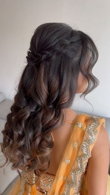 Long Hair Bridal, Mehndi Hairstyles, Vintage Bridal Hair, Unique Wedding Hairstyles, Hair Style On Saree, Hair Wedding Styles, Long Hair Wedding, Engagement Hairstyles, Traditional Hairstyle