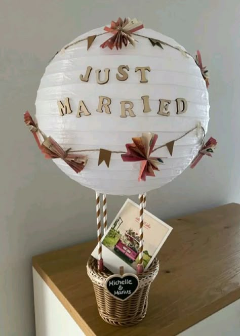 Hot Air Balloon Decorations Diy, Birthday Survival Kit, Wedding Present Ideas, Wedding Gift Money, Happy Birthday Cards Diy, Hot Air Balloon Decorations, Creative Money Gifts, Diy Wedding Gifts, Diy Birthday Gifts For Friends