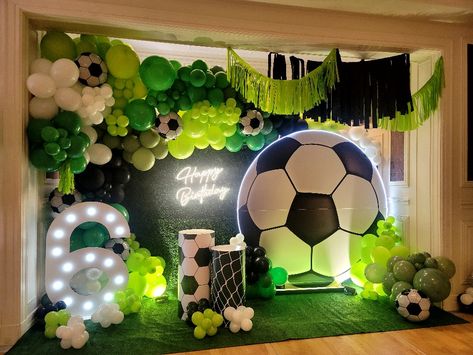 Football Party Balloons, Soccer Baby Showers, Soccer Party Decorations, Football Theme Birthday, Soccer Theme Parties, Football Balloons, Football Party Decorations, Soccer Baby, Soccer Birthday Parties