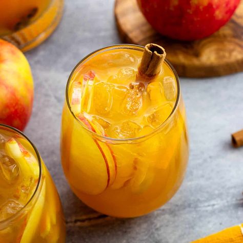 Sangria Apple Cider, Apple Cider Ginger Beer, Pecan Upside Down Cake, Apple Sangria Recipes, Thanksgiving Sangria, Apple Cider Sangria Recipe, Brandy Recipe, Autumn Sweets, Thanksgiving Cocktail Recipes