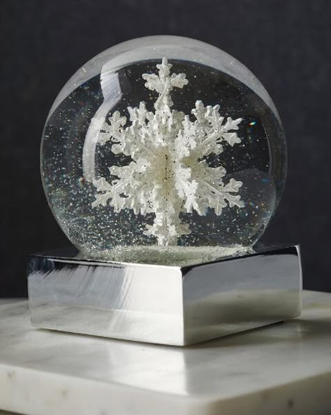 Snowflake Snowglobe - Smithsonian Store Globe Decoration, Waterless Snow Globe, Globe Gift, Tiny Miracles, Christmas Globes, Desain Pantry, Water Globes, Christmas Snow Globes, Style Deco