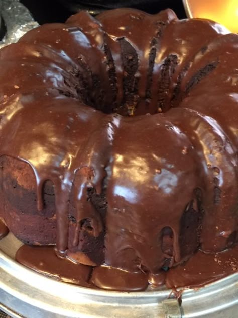 Chocolate Glaze Frosting, Chocolate Glaze Recipe, Glazed Icing Recipe, Bundt Cake Glaze, Glaze Frosting, Chocolate Glaze Recipes, Cake Glaze, Tube Cake, Cake Mix Doctor