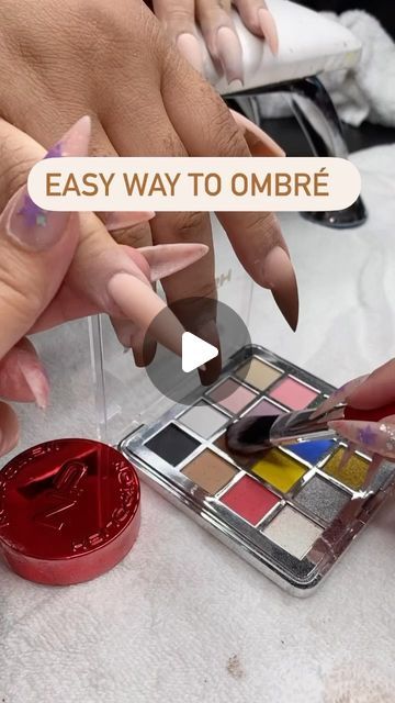 Diy Nails With Eyeshadow, Polygel Nails Design Almond, Picture Nails Ideas, Diy Nail Ombre, How To Make Ombre Nails Video, Ombre Nails For Beginners, Gel Nails With Eyeshadow, Ombre Nails With Nail Art, Eye Shadow Nails Hack