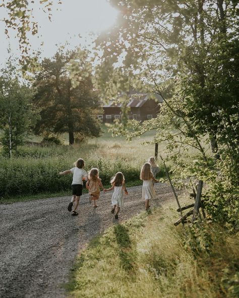 Farmhouse Family Aesthetic, Cottage Homestead, Abandoned Farmhouse, Farmhouse Life, Heal Your Soul, Summer Moments, Christmas Posts, Abandoned Cities, Future Farms