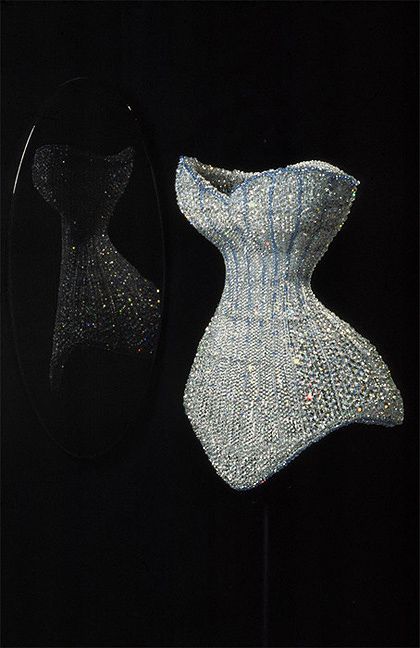 Pretty Bedazzled Corset, Bling Corset, Estilo Blair Waldorf, Corset Fashion, Corsets And Bustiers, Glam Dresses, Performance Outfit, Stage Outfits, Couture Dresses