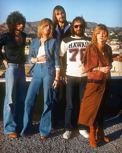 Fleetwood Max, 70s Photoshoot, Christine Mcvie, John Mcvie, 70’s Aesthetic, Mick Fleetwood, 70s Nostalgia, Lindsey Buckingham, Stevie Nicks Fleetwood Mac