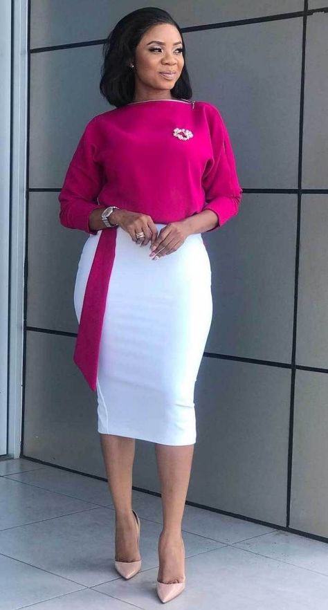 very stylish and always on point when it comes to fashion is known for wearing classic dresses on set which inspire many young ladies. From... Serwaa Amihere, Work Outfits Frauen, Fashionable Work Outfit, Corporate Dress, 30 Outfits, Short African Dresses, African Fashion Skirts, Afrikaanse Mode, African Wear Dresses