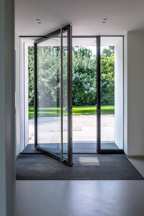 Glass Entrance Doors, Entry Door Designs, Modern Entrance Door, Contemporary Front Doors, Aluminium Windows And Doors, House Cladding, Stunning Interior Design, Front Door Entrance, Door Design Modern