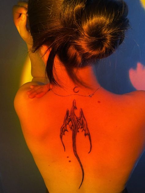 Small Pretty Tattoos, Spine Tattoos For Women, Cute Tattoos For Women, Classy Tattoos, Back Tattoo Women, Discreet Tattoos, Spine Tattoos, Subtle Tattoos, Elegant Tattoos